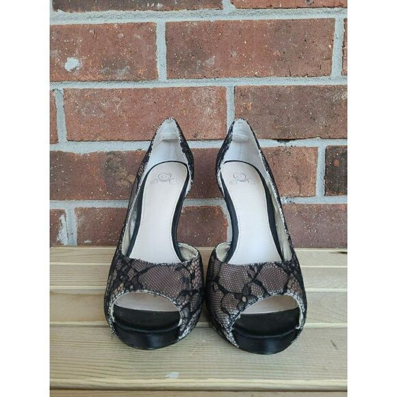 Disney Cinderella Lace High Heels Women's 7.5 - Picture 3 of 7